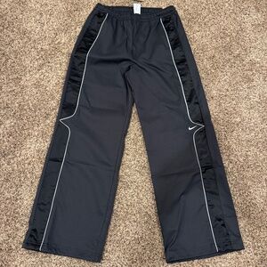 Women’s Nike Sportswear Woven Pants~Size Medium~NWT
